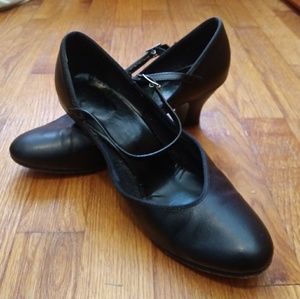 7.5 Capezio | Black Leather Dance Shoes